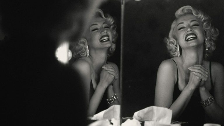 Ana de Armas en la película Blonde como Marilyn Monroe