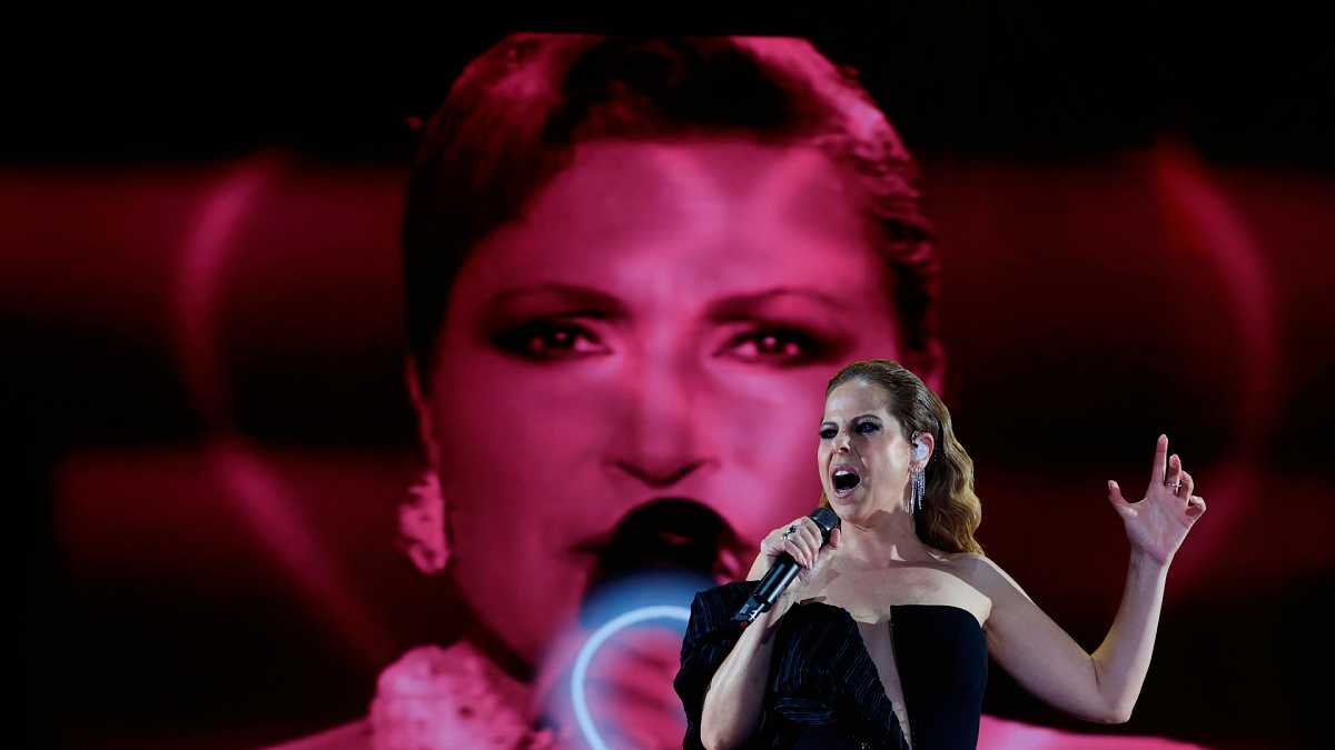 Pastora Soler canta en el concierto del 8M en honor a Rocío Jurado